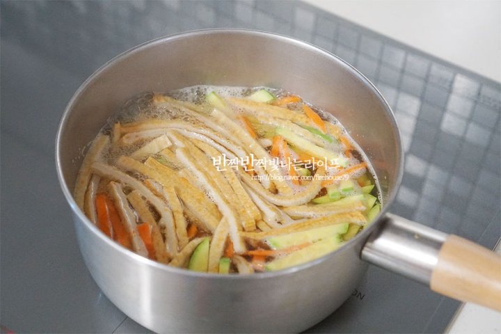 시원한 잔치국수 멸치국수 레시피 1인분 20분 완성 평점 4.8점(95) 레시피 이미지 - 5