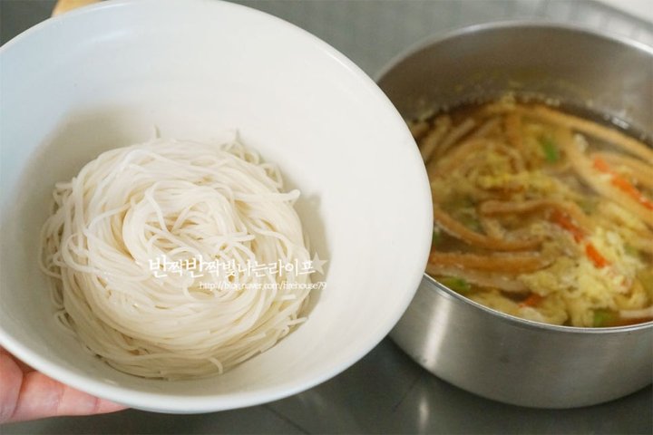 시원한 잔치국수 멸치국수 레시피 1인분 20분 완성 평점 4.8점(95) 레시피 이미지 - 9