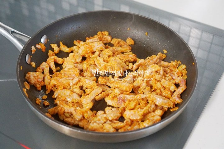 감칠맛 가득 고추잡채 레시피 4인분 40분 완성 평점 4.7점(25) 레시피 이미지 - 8
