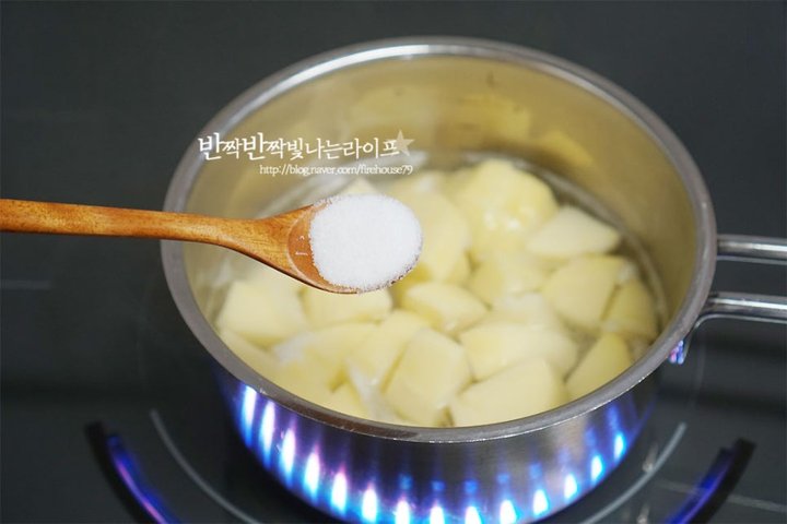 메인 메뉴와 잘 어울리는 가니쉬 매쉬드포테이토 레시피 2인분 30분 완성 평점 4.9점(60) 레시피 이미지 - 4