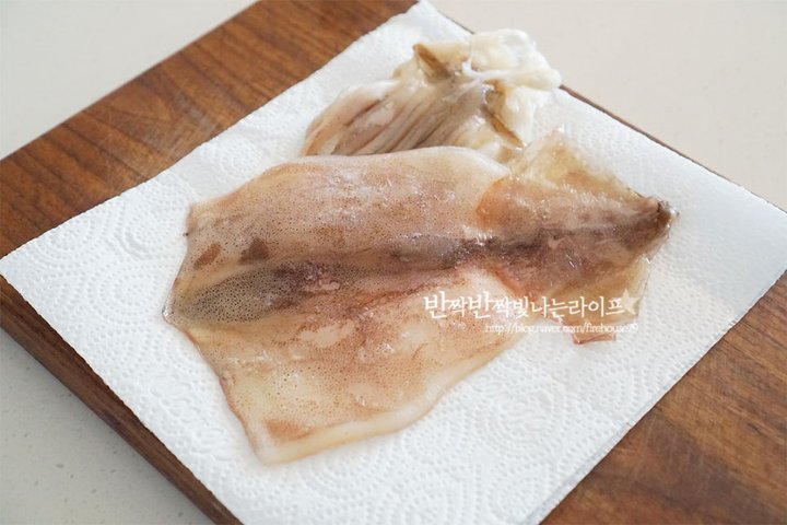 입이 심심할 때 주전부리로 좋은 오징어버터구이 레시피 1인분 25분 완성 평점 4.7점(72) 레시피 이미지 - 2