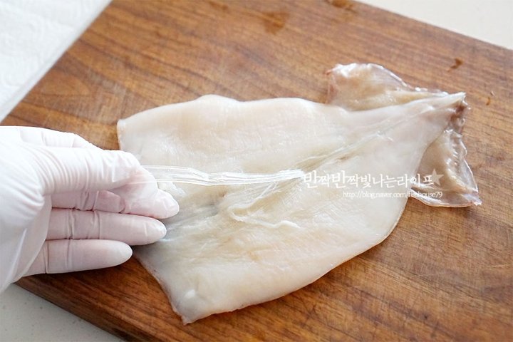 입이 심심할 때 주전부리로 좋은 오징어버터구이 레시피 1인분 25분 완성 평점 4.7점(72) 레시피 이미지 - 3