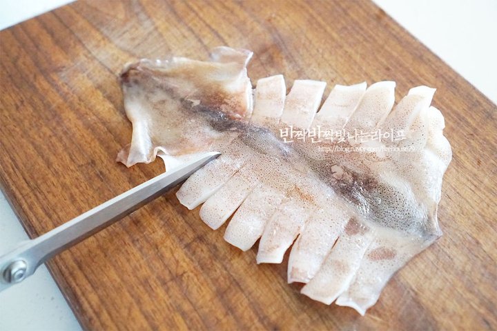 입이 심심할 때 주전부리로 좋은 오징어버터구이 레시피 1인분 25분 완성 평점 4.7점(72) 레시피 이미지 - 5