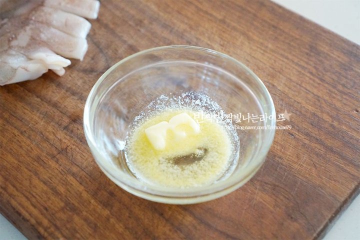 입이 심심할 때 주전부리로 좋은 오징어버터구이 레시피 1인분 25분 완성 평점 4.7점(72) 레시피 이미지 - 6