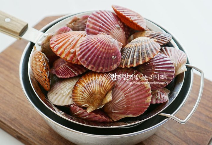 살이 통통하게 오른 탱탱한 가리비치즈구이 레시피 3인분 1시간 20분 완성 평점 4.7점(75) 레시피 이미지 - 4