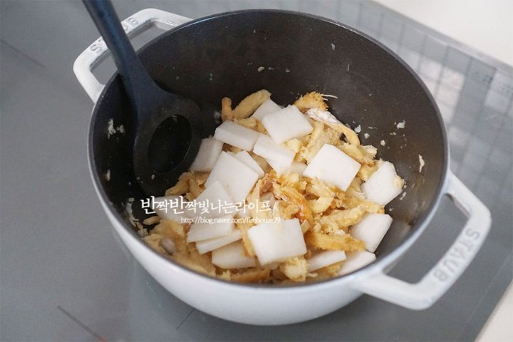 뽀얗고 진한 국물이 구수한 황태국 레시피 4인분 45분 완성 평점 4.8점(27) 레시피 이미지 - 6
