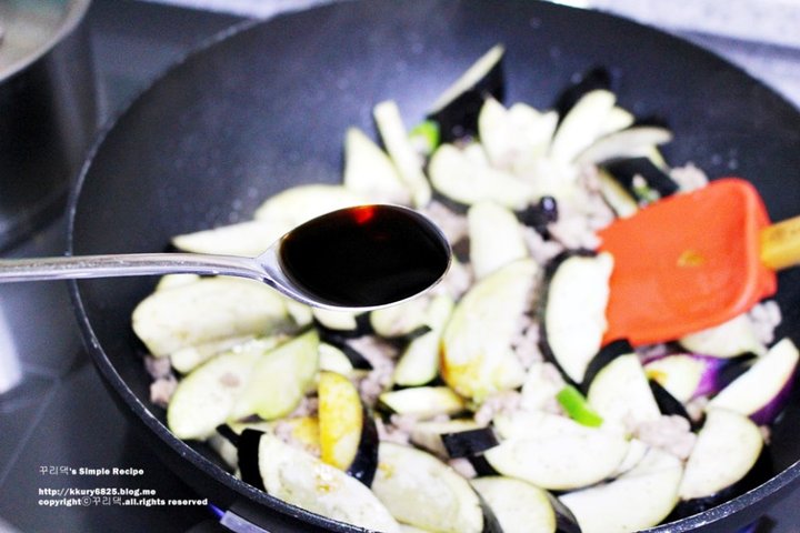 매콤짭짤한 돼지고기 가지볶음 레시피 3인분 30분 완성 평점 4.9점(42) 레시피 이미지 - 6