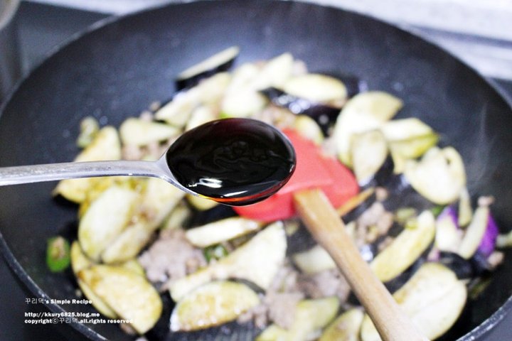 매콤짭짤한 돼지고기 가지볶음 레시피 3인분 30분 완성 평점 4.9점(42) 레시피 이미지 - 7