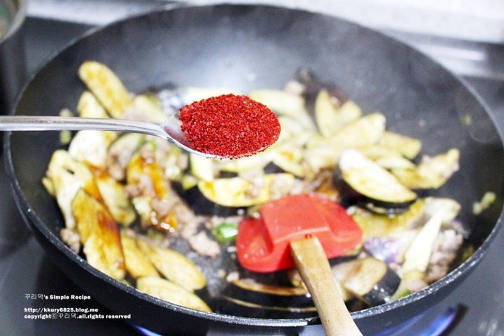 매콤짭짤한 돼지고기 가지볶음 레시피 3인분 30분 완성 평점 4.9점(42) 레시피 이미지 - 8