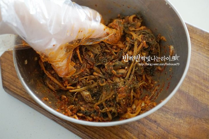 돼지등뼈와 시래기를 듬뿍 넣은 푸짐한 감자탕 레시피 6인분 3시간 완성 평점 4.9점(28) 레시피 이미지 - 6