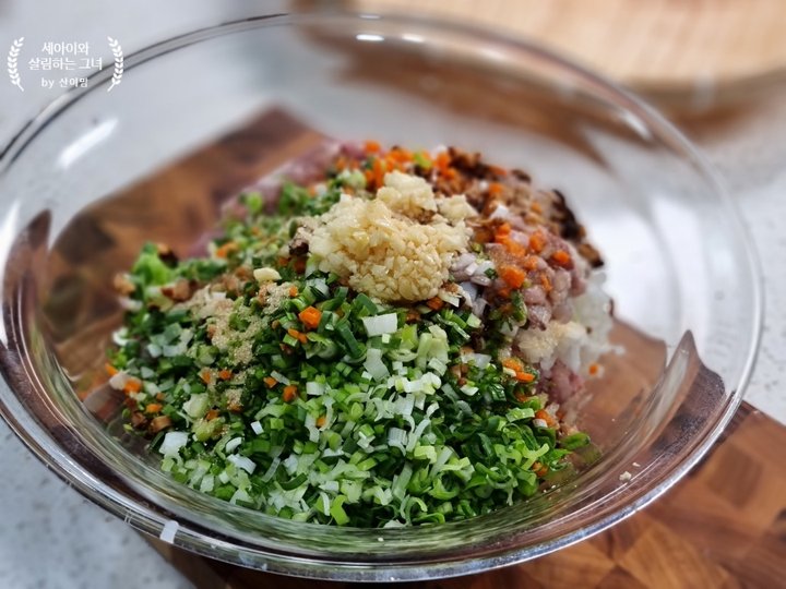 감칠맛 가득 돼지고기 동그랑땡 레시피 6인분 1시간 5분 완성 평점 5.0점(71) 레시피 이미지 - 5