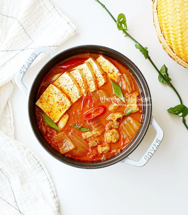진하고 구수한 돼지고기 사골 김치찌개 레시피 4인분 30분 완성 평점 5.0점(60) 레시피 이미지 - 1
