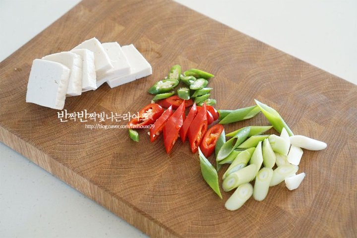 진하고 구수한 돼지고기 사골 김치찌개 레시피 4인분 30분 완성 평점 5.0점(60) 레시피 이미지 - 3