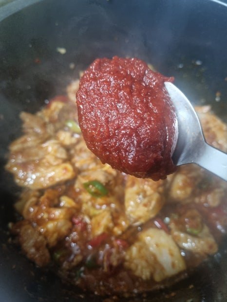 칼칼한 류수영 돼지고기 고추장찌개 레시피 4인분 30분 완성 평점 4.9점(21) 레시피 이미지 - 4