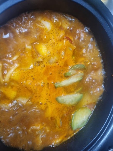 칼칼한 류수영 돼지고기 고추장찌개 레시피 4인분 30분 완성 평점 4.9점(21) 레시피 이미지 - 6