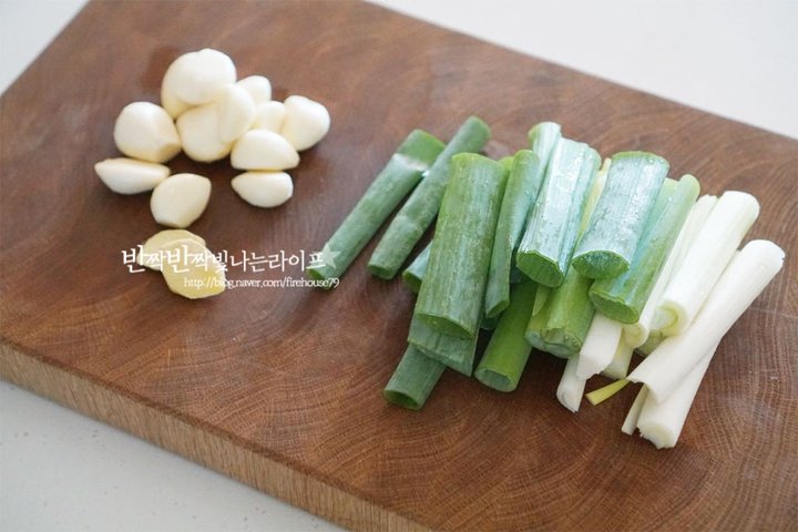 촉촉한 앞다리살 수육 무수분 수육 레시피 3인분 1시간 20분 완성 평점 4.7점(46) 레시피 이미지 - 5