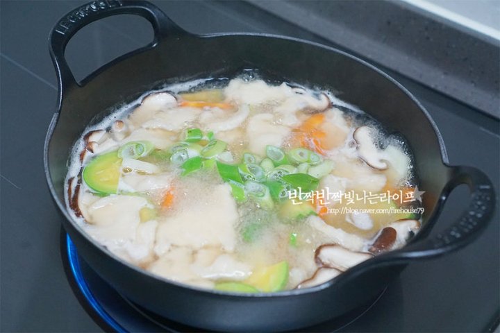 쫄깃한 감자수제비 레시피 2인분 1시간 20분 완성 평점 4.7점(23) 레시피 이미지 - 11