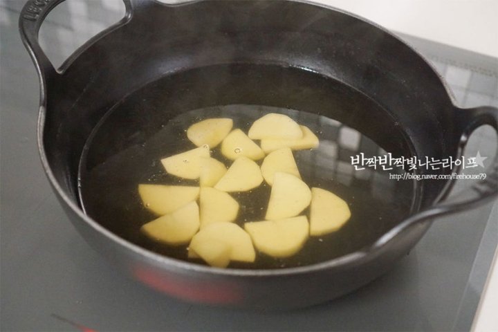 맑고 깔끔한 감자수제비 레시피 3인분 1시간 20분 완성 평점 4.8점(22) 레시피 이미지 - 8