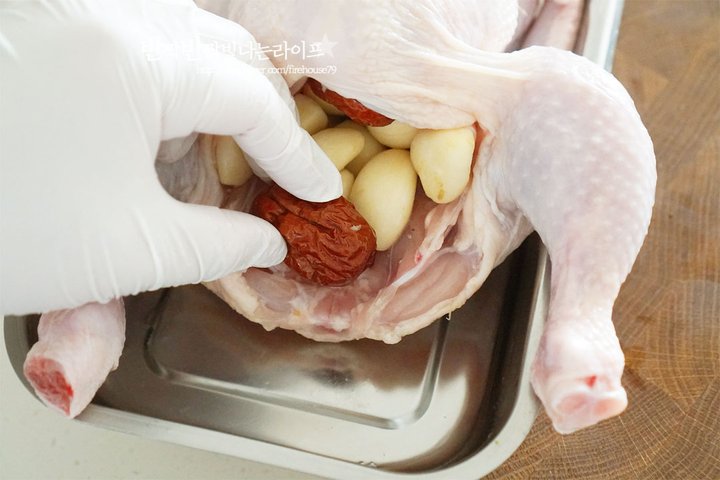 깊고 진한 맛과 부드러운 식감의 압력솥 삼계탕 레시피 2인분 1시간 20분 완성 평점 4.9점(73) 레시피 이미지 - 6