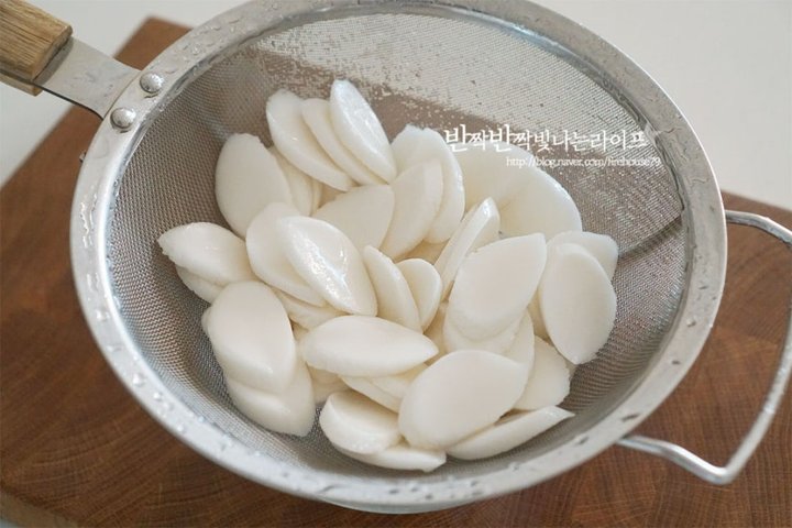 시원한 바다향 떡국 매생이 굴떡국 설날 떡국 레시피 2인분 30분 완성 평점 5.0점(90) 레시피 이미지 - 4