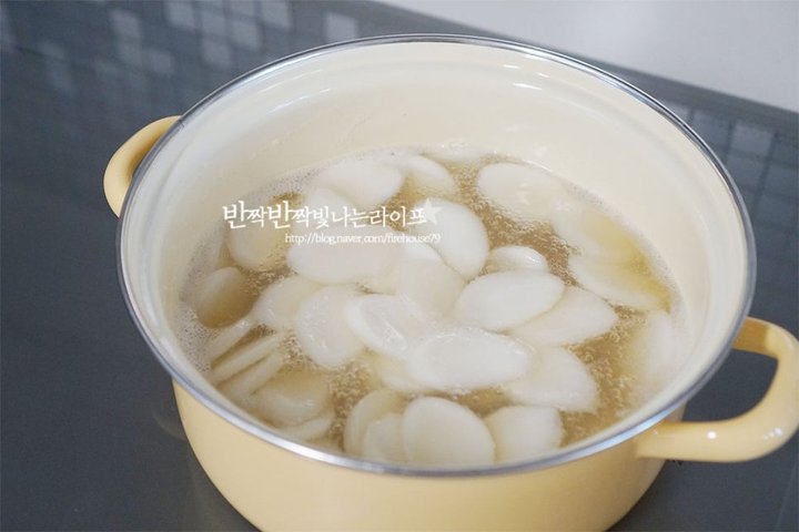 시원한 바다향 떡국 매생이 굴떡국 설날 떡국 레시피 2인분 30분 완성 평점 5.0점(90) 레시피 이미지 - 7