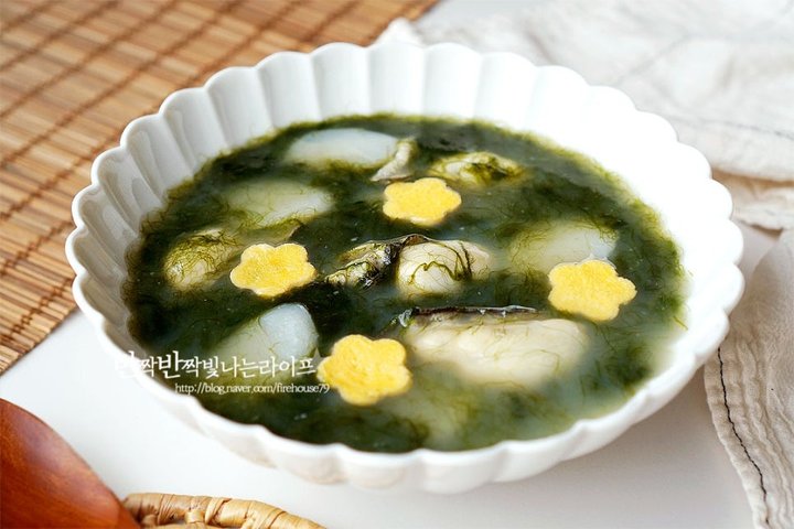 시원한 바다향 떡국 매생이 굴떡국 설날 떡국 레시피 2인분 30분 완성 평점 5.0점(90) 레시피 이미지 - 9