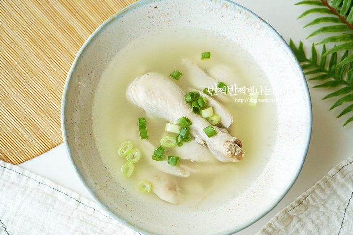 시원하고 깔끔한 맛 닭곰탕 레시피 3인분 1시간 완성 평점 4.9점(57) 레시피 이미지 - 9