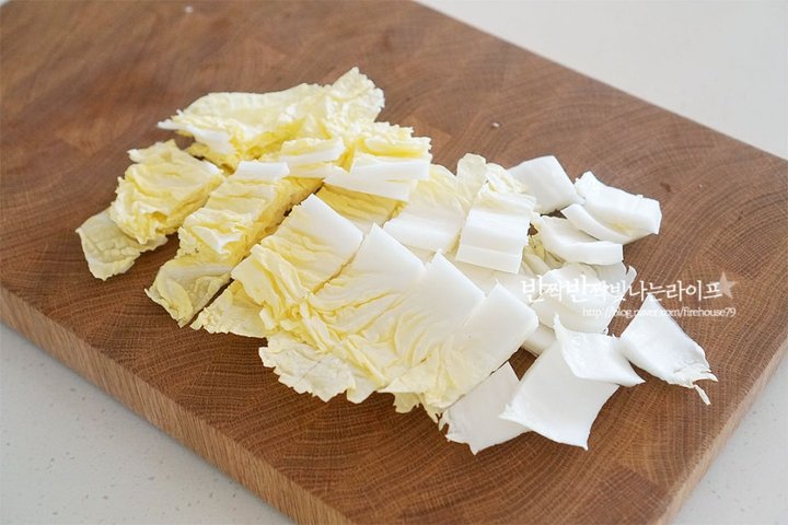 시원하고 구수 담백한 알배기배추된장국 레시피 3인분 35분 완성 평점 5.0점(57) 레시피 이미지 - 2