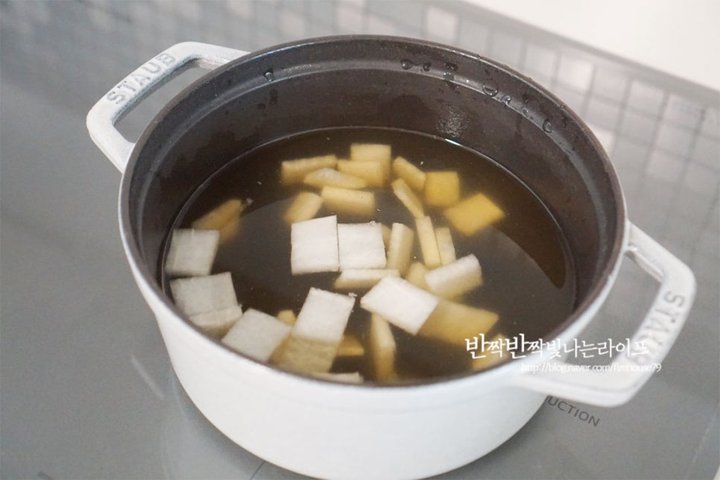 시원하고 구수 담백한 알배기배추된장국 레시피 3인분 35분 완성 평점 5.0점(57) 레시피 이미지 - 5