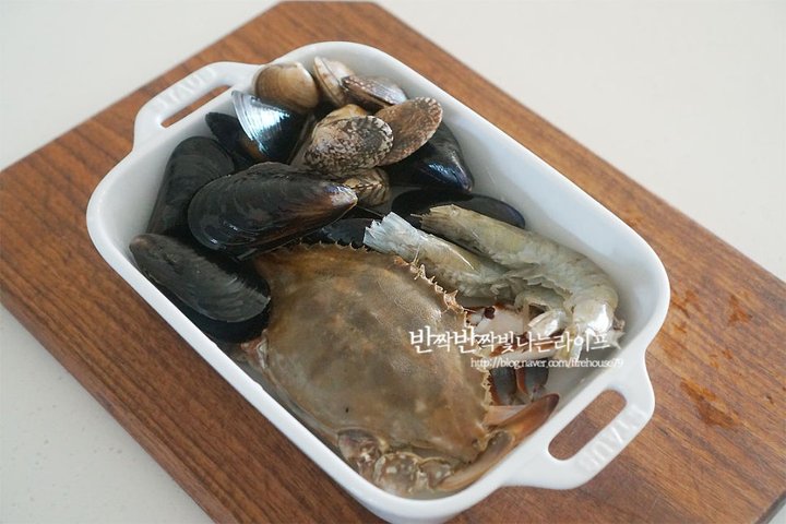 시원하고 얼큰한 꽃게라면 레시피 2인분 35분 완성 평점 4.7점(27) 레시피 이미지 - 2