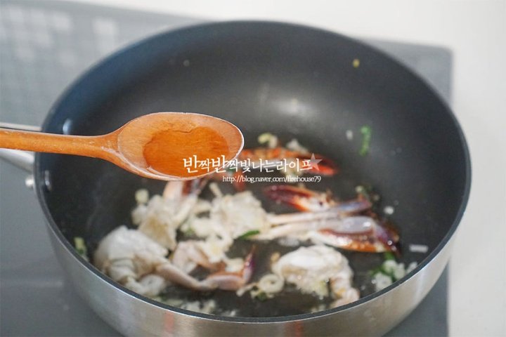시원하고 얼큰한 꽃게라면 레시피 2인분 35분 완성 평점 4.7점(27) 레시피 이미지 - 6