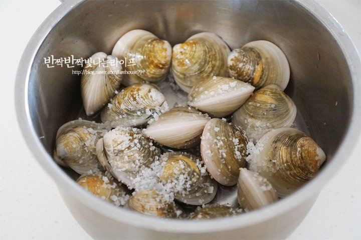 집에서도 근사하게 맛볼 수 있는 봉골레파스타 레시피 1인분 2시간 35분 완성 평점 5.0점(43) 레시피 이미지 - 3