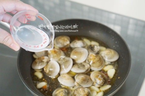 집에서도 근사하게 맛볼 수 있는 봉골레파스타 레시피 1인분 2시간 35분 완성 평점 5.0점(43) 레시피 이미지 - 8
