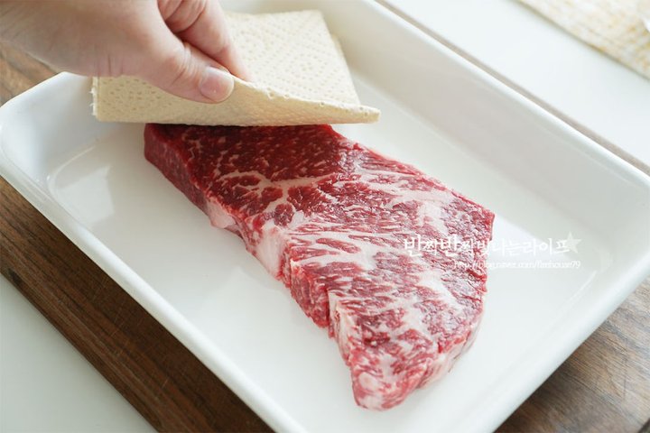 맛집 부럽지 않은 근사한 스테이크덮밥 레시피 2인분 35분 완성 평점 5.0점(91) 레시피 이미지 - 2