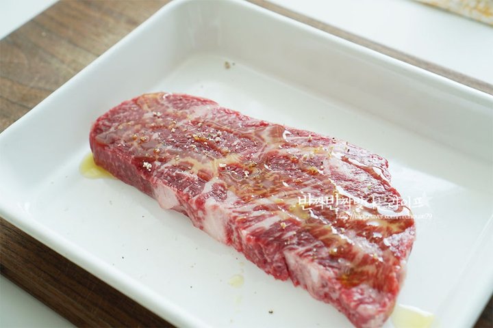 맛집 부럽지 않은 근사한 스테이크덮밥 레시피 2인분 35분 완성 평점 5.0점(91) 레시피 이미지 - 3