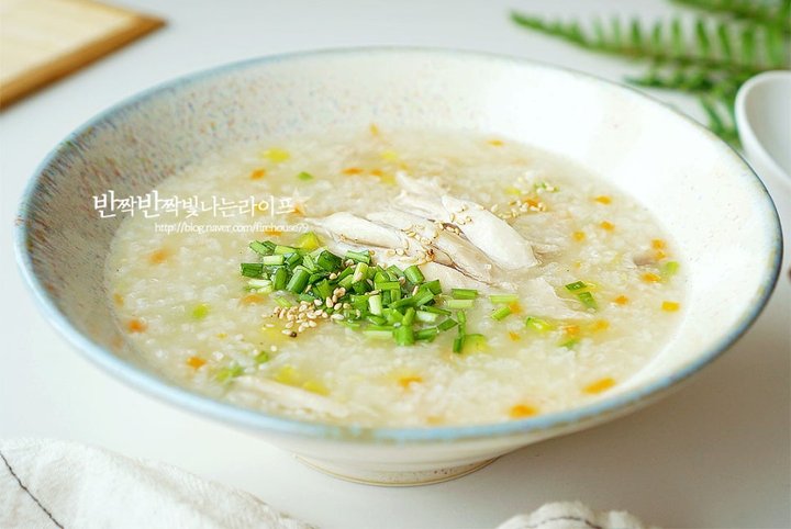 진하고 부드러운 닭죽 레시피 1인분 1시간 35분 완성 평점 4.9점(33) 레시피 이미지 - 1
