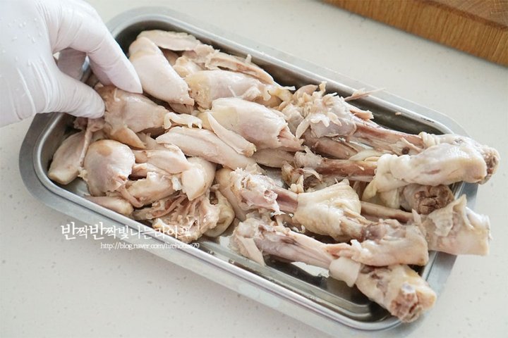진하고 부드러운 닭죽 레시피 1인분 1시간 35분 완성 평점 4.9점(33) 레시피 이미지 - 7