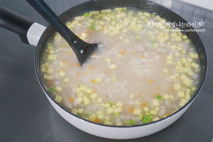 진하고 부드러운 닭죽 레시피 1인분 1시간 35분 완성 평점 4.9점(33) 레시피 이미지 - 8
