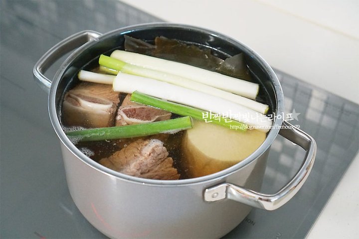 깊고 진한 백종원 한우 소갈비탕 레시피 3인분 1시간 50분 완성 평점 4.9점(15) 레시피 이미지 - 5