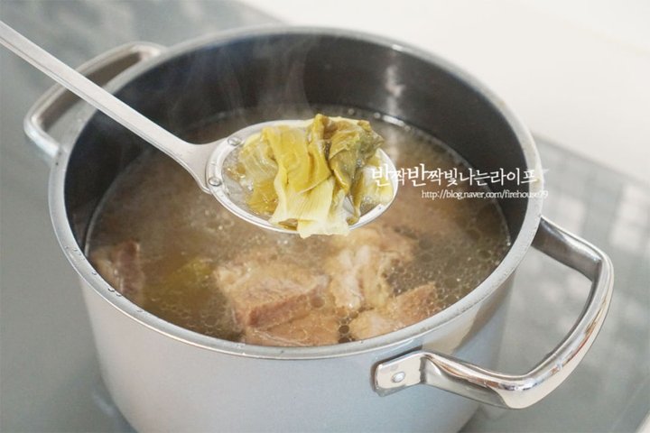 깊고 진한 백종원 한우 소갈비탕 레시피 3인분 1시간 50분 완성 평점 4.9점(15) 레시피 이미지 - 6