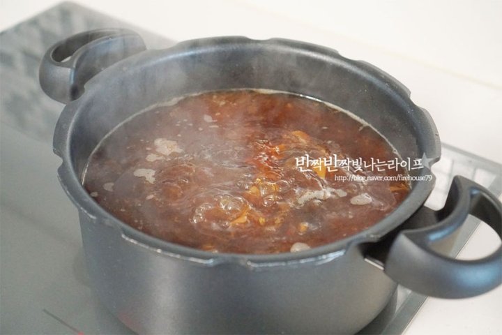 온 가족이 마시기 좋은 진한 대추차 레시피 4인분 1시간 50분 완성 평점 4.8점(63) 레시피 이미지 - 9