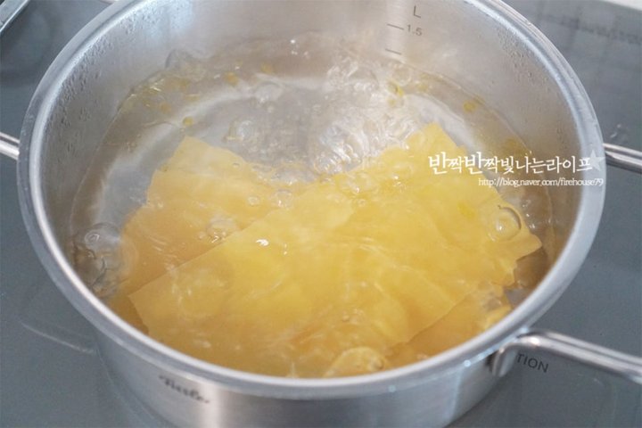 녹진한 풍미의 라자냐 레시피 4인분 1시간 30분 완성 평점 4.9점(76) 레시피 이미지 - 12