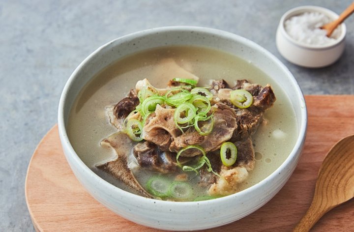 깊고 진한 맛과 향의 꼬리곰탕 레시피 4인분 7시간 10분 완성 평점 4.7점(12) 레시피 이미지 - 1