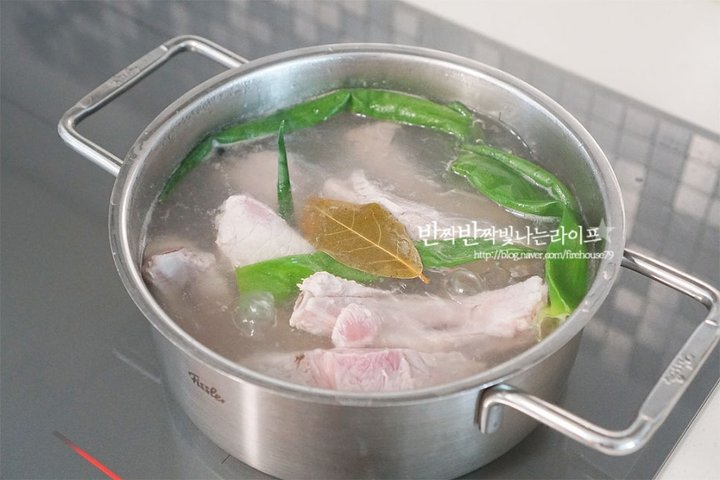 진한 육향과 육즙의 등갈비구이 레시피 3인분 1시간 5분 완성 평점 5.0점(46) 레시피 이미지 - 3