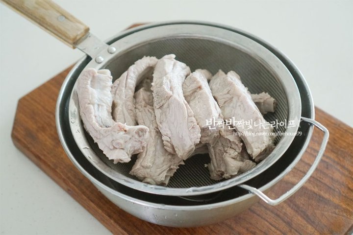 진한 육향과 육즙의 등갈비구이 레시피 3인분 1시간 5분 완성 평점 5.0점(46) 레시피 이미지 - 5