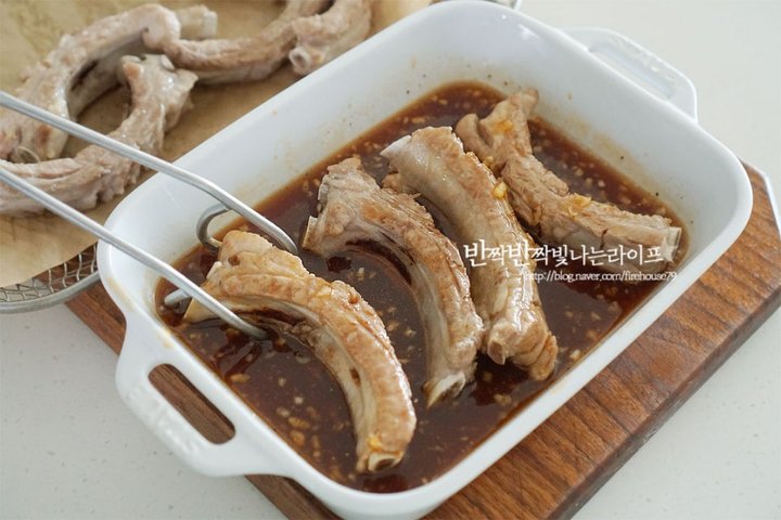 진한 육향과 육즙의 등갈비구이 레시피 3인분 1시간 5분 완성 평점 5.0점(46) 레시피 이미지 - 8