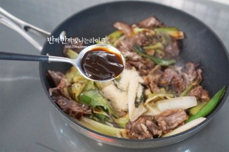 류수영의 어른 아이 모두 좋아하는 짜장떡볶이 레시피 2인분 30분 완성 평점 4.9점(36) 레시피 이미지 - 8