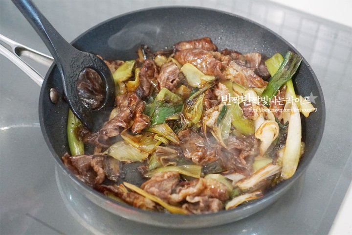 류수영의 어른 아이 모두 좋아하는 짜장떡볶이 레시피 2인분 30분 완성 평점 4.9점(36) 레시피 이미지 - 9