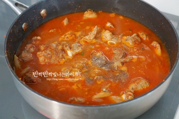 류수영의 매콤한 매운돼지갈비찜 레시피 4인분 1시간 20분 완성 평점 5.0점(42) 레시피 이미지 - 15