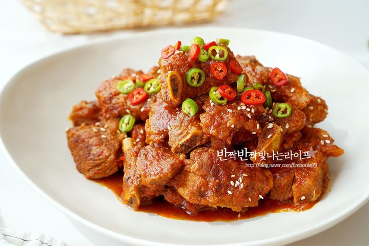 류수영의 매콤한 매운돼지갈비찜 레시피 4인분 1시간 20분 완성 평점 5.0점(42) 레시피 이미지 - 18
